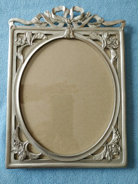 Seagull Pewter 8x10 picture frame.