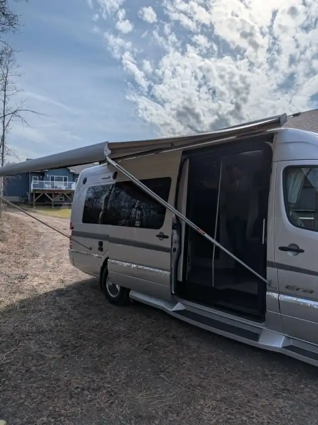 2014 MERCEDES SPRINTER WINNEBAGO CAMPER VAN in RVs & Motorhomes in Edmonton - Image 6