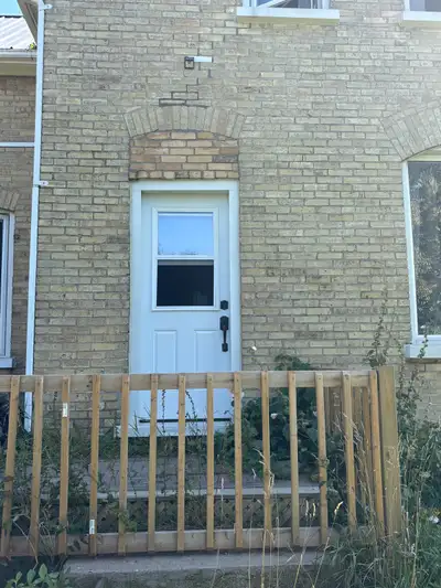 Upstairs master bedroom apartment on a small homestead only 5 minute drive from the Kincardine Sobey...