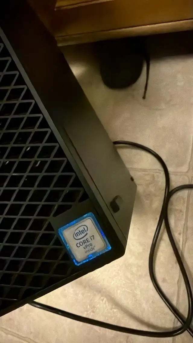 Dell OptiPlex 7040 Desktop Computer in Desktop Computers in Calgary - Image 3