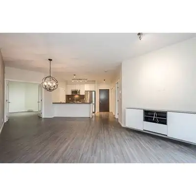 Ground Level Unit 1 bd/ba/den