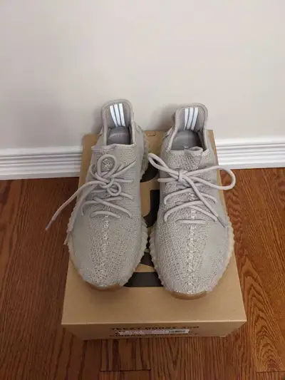 Used Adidas Yeezy Boost 350 v2 Sesame in excellent condition. Only worn a couple of times . Meet aro...