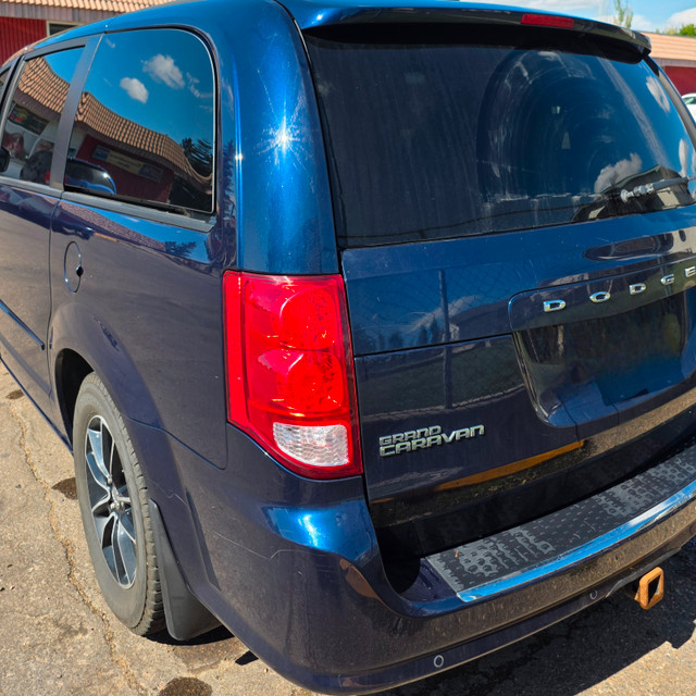 2017 Dodge Grand Caravan XT in Cars & Trucks in Medicine Hat - Image 4