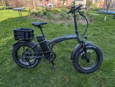 Get ready to cruise around town with this Maui 'Jack' ebike! This fat tire folding ebike has only 23...