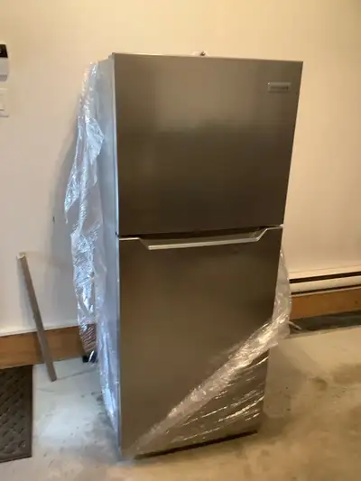 Réfrigérateur Frigidaire 10 pieds cubes en Stainless , View more
