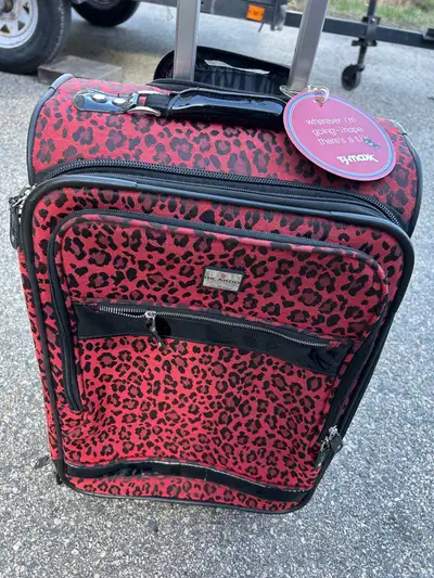 Jet off in style with this is new Heys carry-on rolling suitcase, perfect for stashing your essentia...