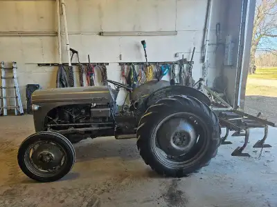 Massey Ferguson TEA20 Tractor with 3 point Ferguson cultivator and 3 point disc, new tires 1 new rim...