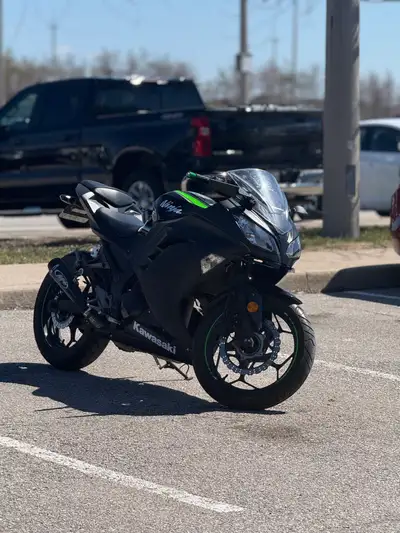 Selling my babied 2016 KRT Kawasaki Ninja 300 ABS. Odometer is 10,639 Rode it for 2 seasons and just...