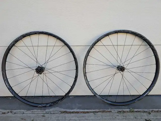 Gravel Carbon Wheelset in Frames & Parts in Edmonton - Image 2