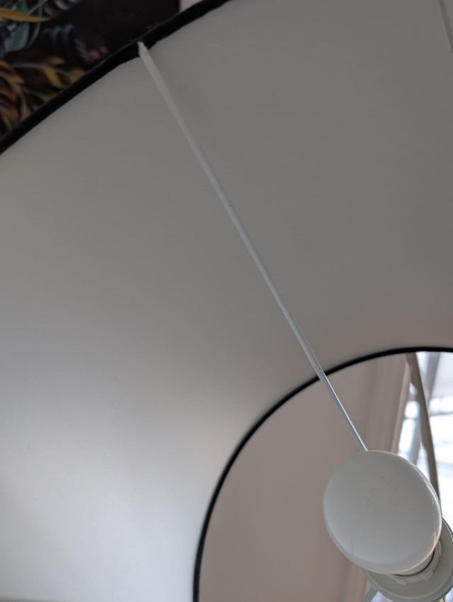 Lampadaire à trois têtes/abat-jours noir dans Éclairage intérieur et plafonniers  à Ville de Montréal - Image 3