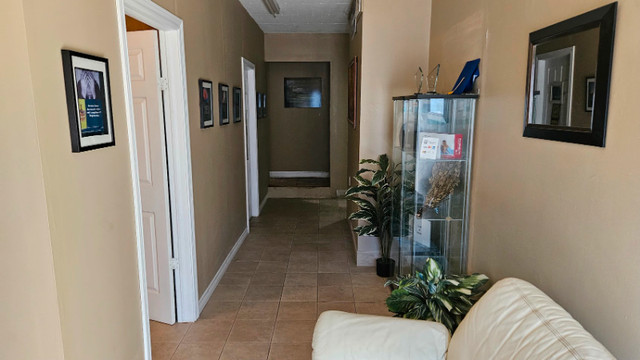 Unlock Your Success: Massage Room for Rent in Walkerville in Commercial & Office Space for Rent in Windsor Region - Image 4