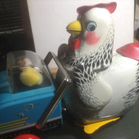 MINT! Vintage China Battery Operated Toy ME 603 Hen And Chickens