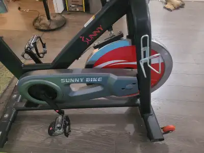 Selling exercise spinning bike, great condition, View more