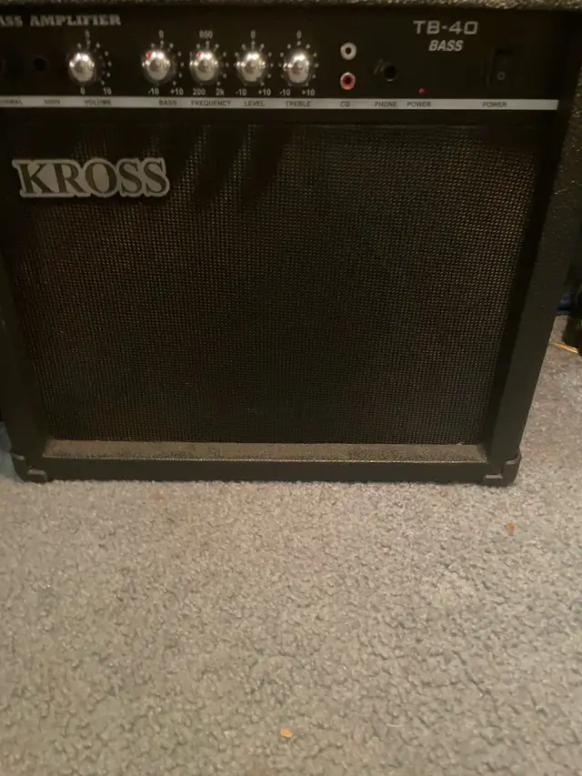 bass guitar amp in Amps & Pedals in City of Halifax - Image 2
