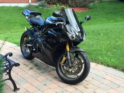 FOR SALE AS IS: 2006 Triumph Daytona 675 -Owned the bike since 2014 -Custom metallic paint by previo...