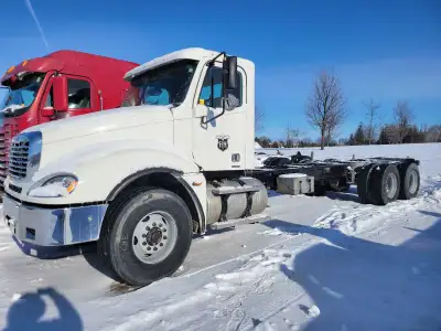 2005 Freightliner Columbia pre-emissions Detroit Series 60 430hp. Engine rebuilt 1.5 years ago. 10sp...