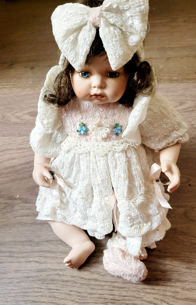 Vintage doll in Arts & Collectibles in Hamilton - Image 2