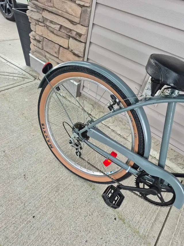 26 Huffy Cruiser bike in Cruiser, Commuter & Hybrid in Calgary - Image 9