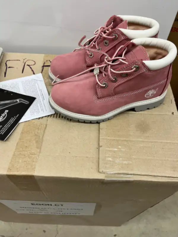 Timberland women’s Nellie waterproof chukka pink boots in Women's - Shoes in Markham / York Region - Image 3
