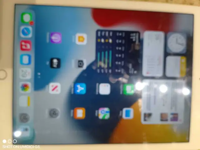 Apple iPad air 2 like new 32gb in iPads & Tablets in Calgary - Image 2