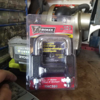 BRAND NEW TRIMAX ANTI-RATTLE HITCH CLAMP