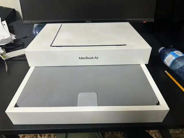 Macbook Air M4 15” – Midnight – Like New in Laptops in Oshawa / Durham Region - Image 4