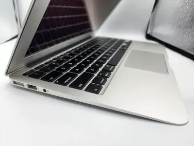 Macbook Air 11 pouce en bonne condition, View more