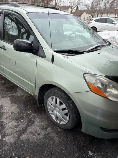 Still running very well, 248000 km AC not working, needs Freon gas No accident, VPN can be provided...