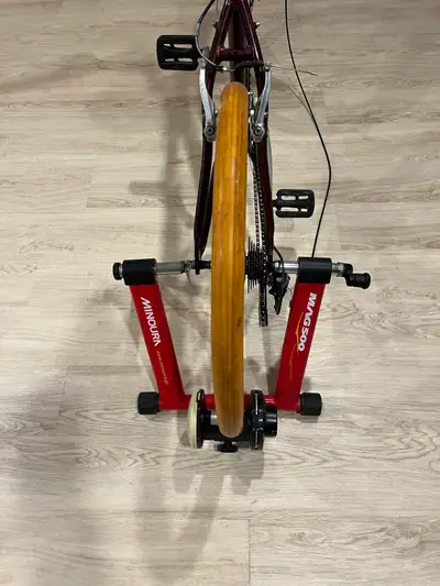 Minoura MAG 500 Indoor Bike Trainer with Home training tire, View more