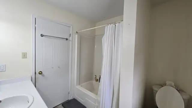 Whole house (4 bedrooms) available for rent near Uni/Keats Way in Long Term Rentals in Kitchener / Waterloo - Image 9