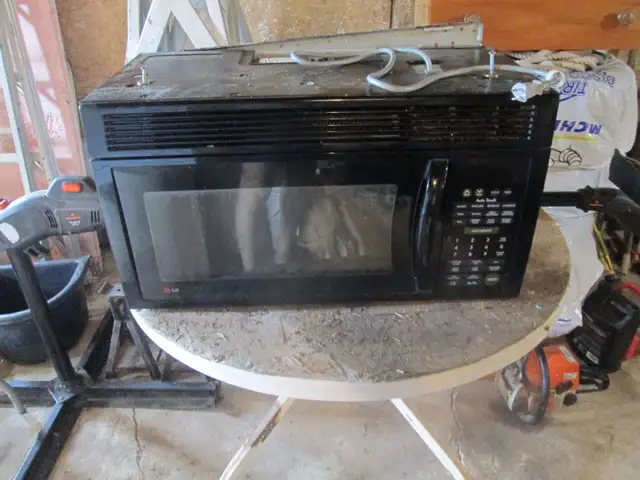 microwave oven.  like new in Microwaves & Cookers in Peterborough - Image 2