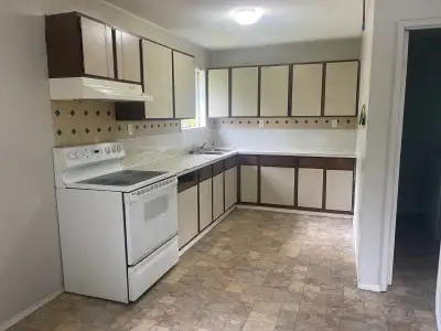3 bedroom half duplex available for rent August 1st. Very close to hospital, container port and conv...