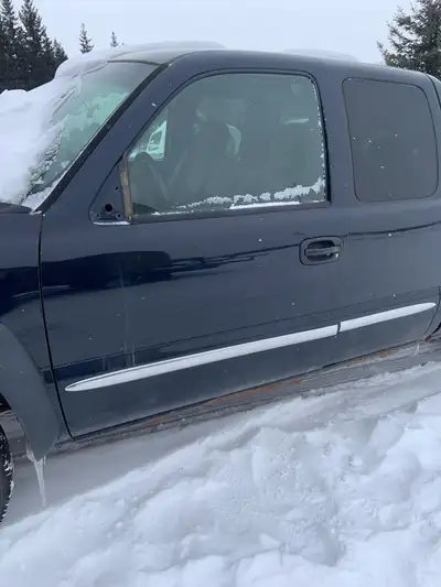 Selling front and rear doors off a 2005 gmc sierra (power windows/locks) Good shape just one flaky s...