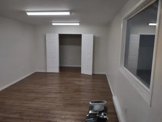 Commercial Trade Shop or Warehouse in Commercial & Office Space for Rent in London - Image 5