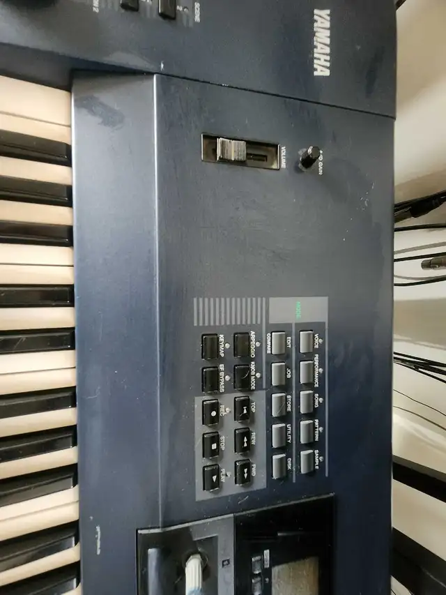 yamaha ex5 for trade in Pianos & Keyboards in City of Montréal - Image 7