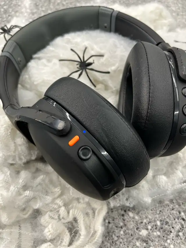 Skullcandy Crusher Evo Gen 1 Bluetooth Headphones in Headphones in City of Toronto - Image 5