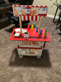 Kids Hot Dog/Food Stand with accessories 