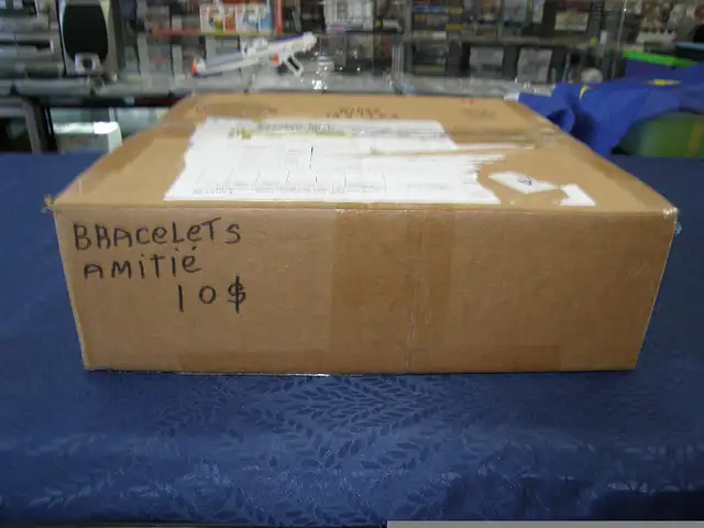 Lot d'article pour faire des Bracelets d'amitié en tissue - 10$ in Hobbies & Crafts in Québec City - Image 6