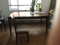 Table de cuisine avec chaise longueur 5pi largeur 3pi 4po 