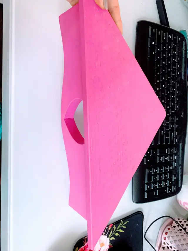 Pink heart wooden corner shelf ( wall mounted)  in Home Décor & Accents in Ottawa - Image 4