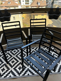 Patio black chairs 