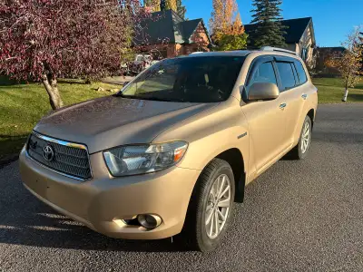 Selling my 2008 Toyota Highlander Hybrid Limited – top trim for its year, assembled in Japan. The SU...