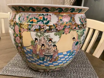 Grand cache pot en ceramique, 11 pouces interieur, 14 pouces exterieur, 12 pouces de hauteur, avec m...