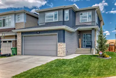 Beautiful and spacious 3-bedroom, 2-storey house available for rent in a desirable location. ✨ 3 spa...