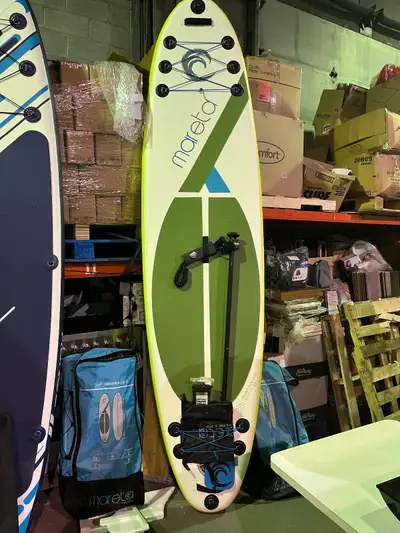Paddle board Le bleu est 250.00 Et Le vert est 350.00 Planches à pagaie gonflables avec accessoires...