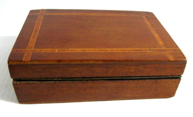 PETITE BOITE DE RANGEMENT ANTIQUE SMALL STORAGE BOX No.b dans Art et objets de collection  à Ouest de l’Île - Image 4
