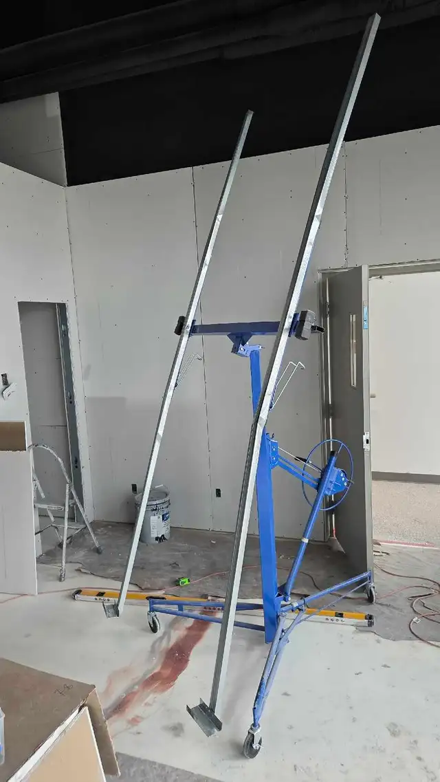 Drywall Lift in Hand Tools in Calgary - Image 5