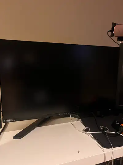 Alienware AW2521H 25" Full HD LED LCD Monitor 360hz Really awesome FPS monitor but I sim race I scra...