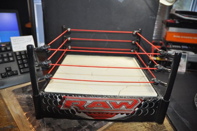 Wrestling Ring toy figure Mattel jacks pacific 2010 RAW With Spr dans Art et objets de collection  à Victoriaville