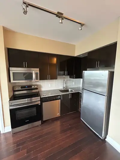 Spacious And Bright 550 Sqft One Bedroom Unit In The Fountains Condo At Thornhill. Balcony Overlooki...
